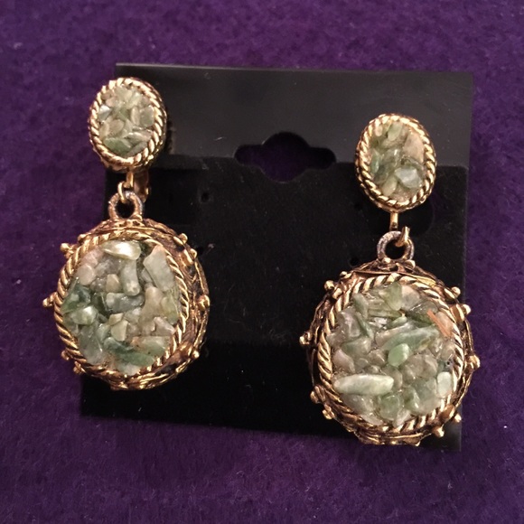 Jewelry - Vintage Jade Chips & Gold Tone Clip On Earrings